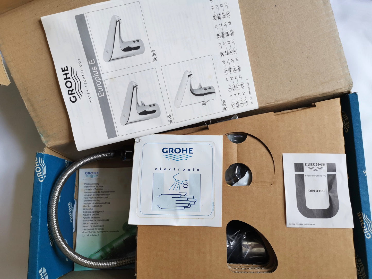 Grohe "Europlus E" 36208000 Infra-red electronic basin mixer w/6V lithium-battery