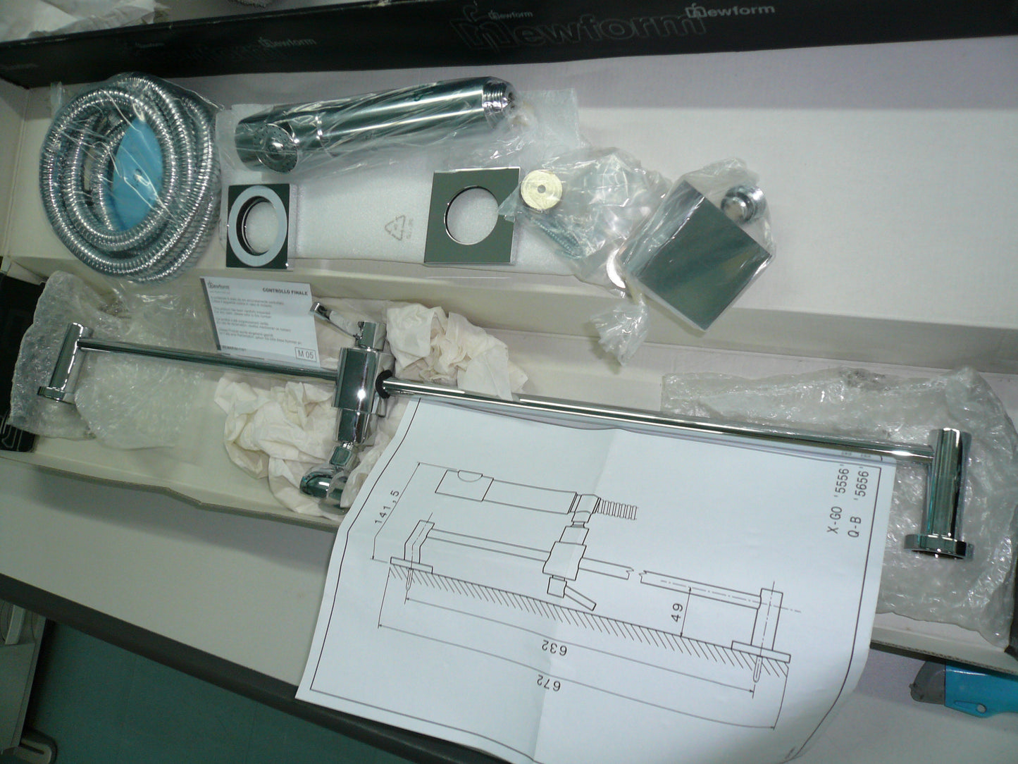 Newform "Qb" 5657 completed shower set w/wall union, handshower, shower hose